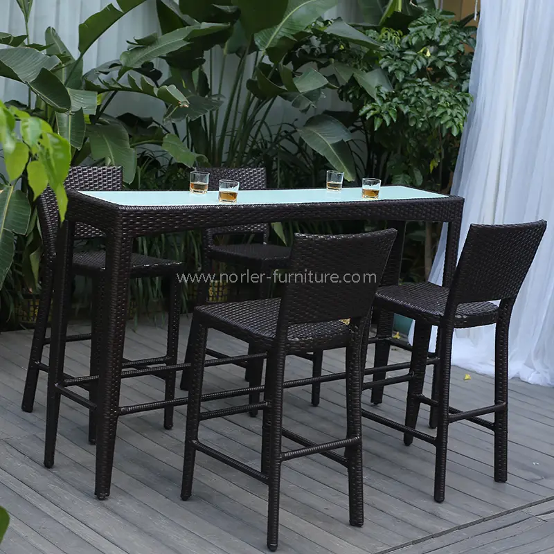 మీ పెరడు లేదా డాబా కోసం ఉత్తమ అవుట్‌డోర్ బార్ సెట్‌ను ఎలా ఎంచుకోవాలి